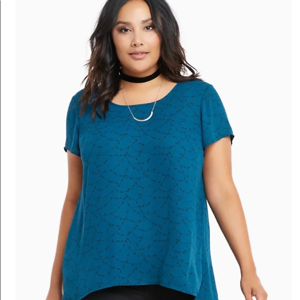 Torrid Star Print Hi-Lo Top Size 2